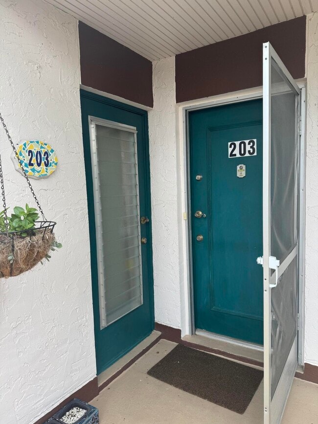 4 Greenway Dr