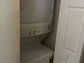 9448 SW 171st Pl-Unit -Studio in Miami, FL - Building Photo - Building Photo