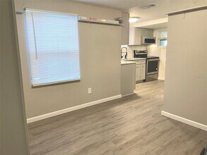 8215 N Brooks St in Tampa, FL - Building Photo - Building Photo