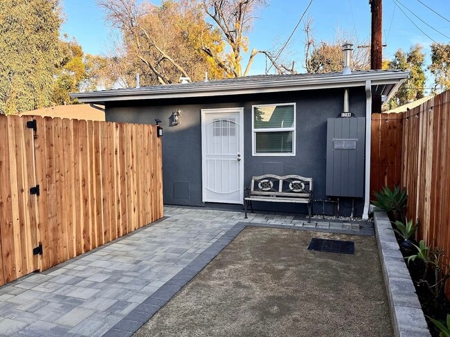 property at 5246 Canoga Ave