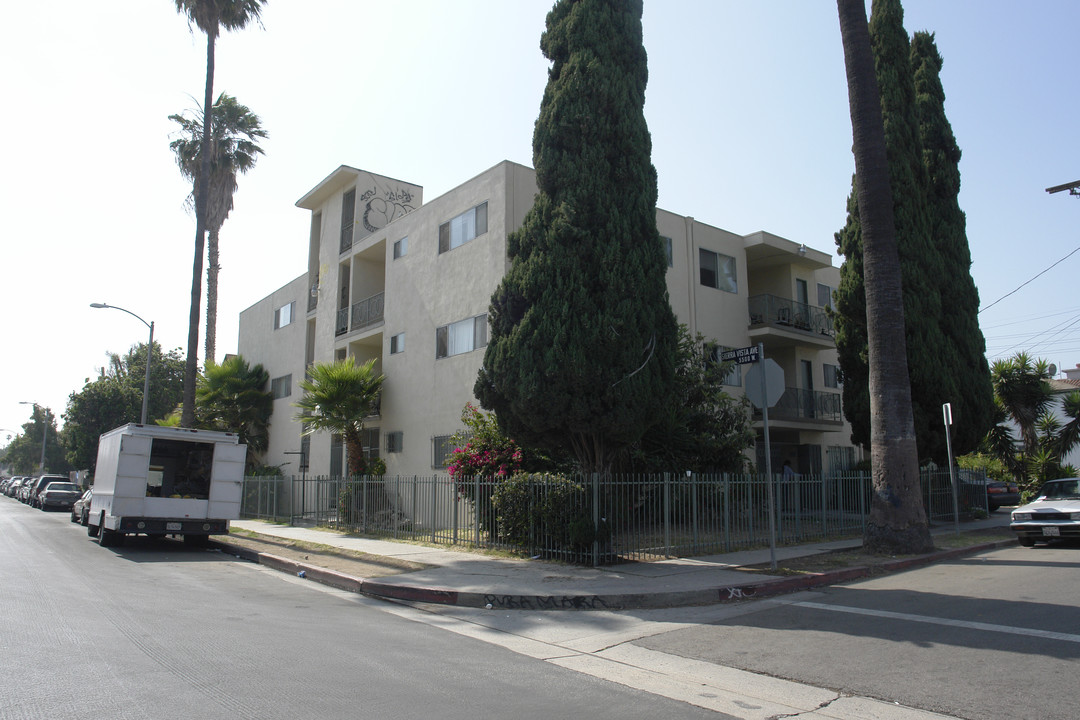 1055 N St Andrews Pl in Los Angeles, CA - Building Photo