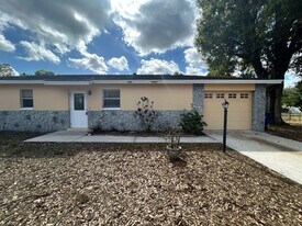 13461 Fifth Street in Ft. Myers, FL - Building Photo