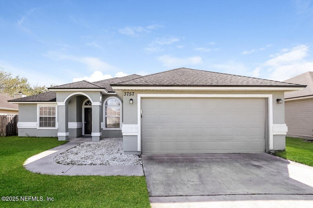 3757 Woodbriar Dr in Orange Park, FL - Building Photo