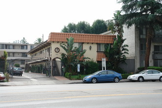 4436 Woodman Avenue Apartments in Sherman Oaks, CA - Building Photo - Building Photo