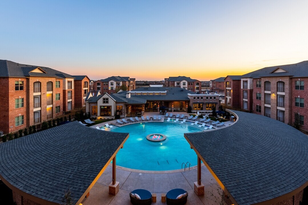 Windsor Castle Hills in Carrollton, TX - Foto de edificio