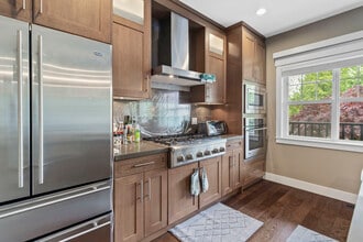 15988 32 Av in Surrey, BC - Building Photo - Building Photo