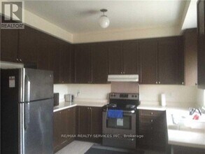 10 Urbana Rd in Brampton, ON - Building Photo - Building Photo