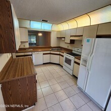 7623 Baymeadows Cir W in Jacksonville, FL - Building Photo - Building Photo