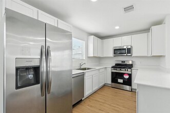 1437 Las Cuevas Dr in Conroe, TX - Building Photo - Building Photo