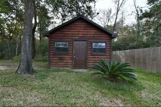 2063 Apache Dr in Montgomery, TX - Building Photo - Building Photo