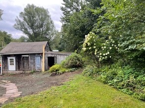 1586 Green Hills Rd in Birdsboro, PA - Building Photo - Building Photo