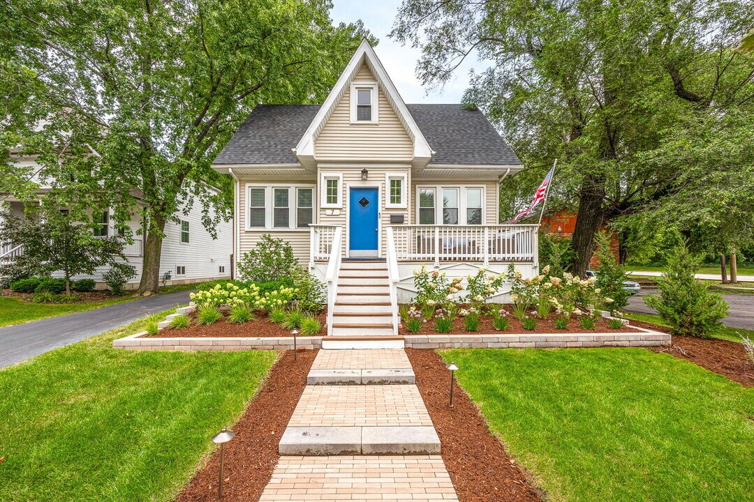 7 Cumnor Rd in Westmont, IL - Building Photo