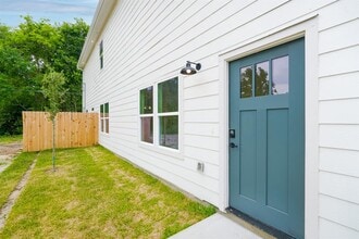 7903 Sunnyhill St in Houston, TX - Building Photo - Building Photo