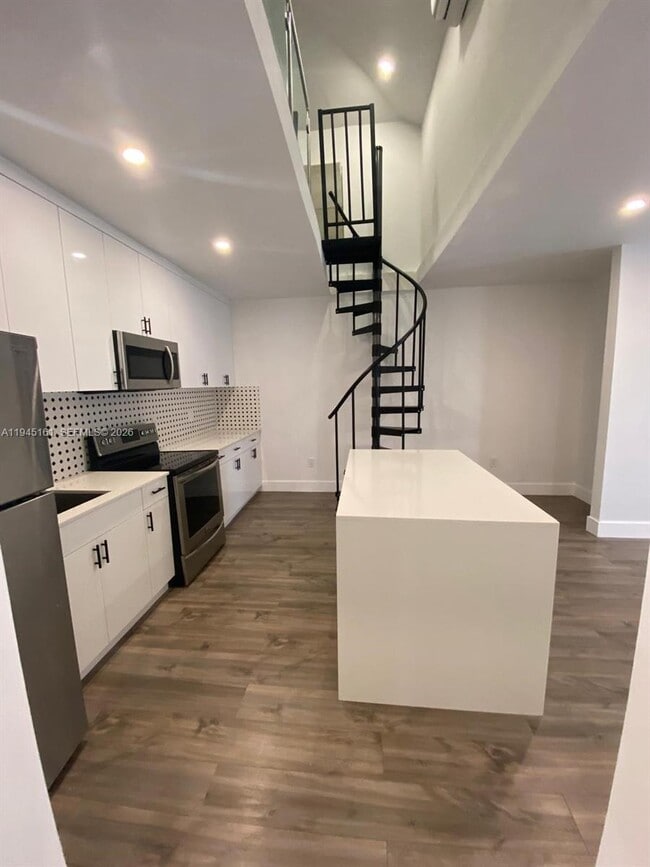 7411 Carlyle Ave in Miami Beach, FL - Building Photo - Building Photo