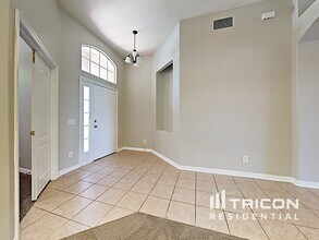 5112 Clover Mist Dr in Apollo Beach, FL - Foto de edificio - Building Photo