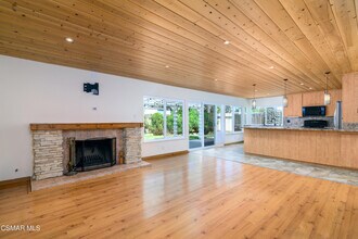 1547 Blackstock Ave in Simi Valley, CA - Building Photo - Building Photo