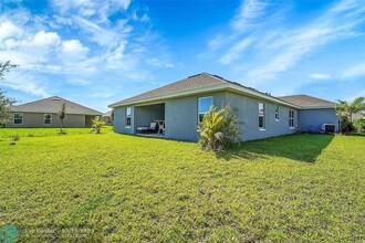 8600 Merano Ave in Fort Pierce, FL - Foto de edificio - Building Photo