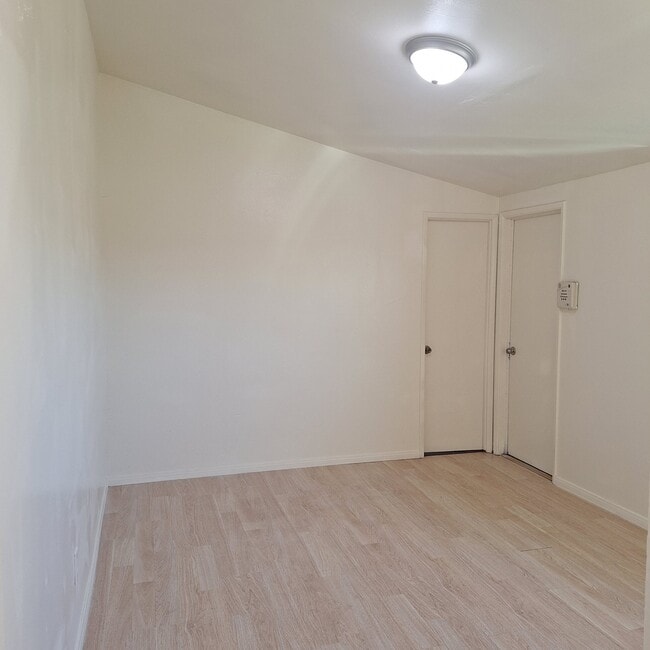 9402 Fermi Ave in San Diego, CA - Building Photo - Building Photo