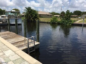 2063 Ottersrest Ln in Cape Coral, FL - Building Photo