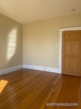 38 Hemenway St, Unit 33 in Boston, MA - Building Photo - Building Photo