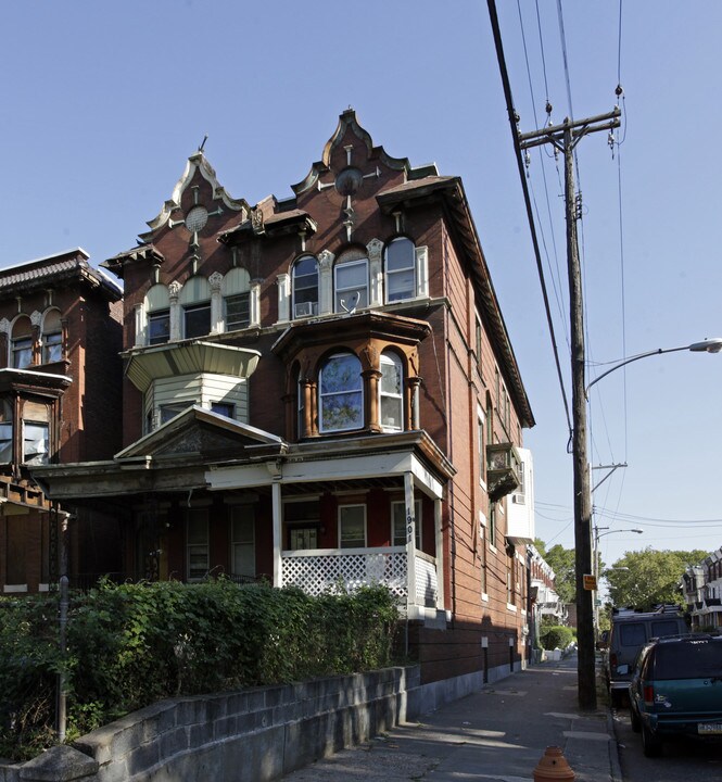 1901 W Venango St in Philadelphia, PA - Foto de edificio