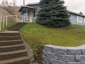 Windmill Apartments in The Dalles, OR - Building Photo - Building Photo