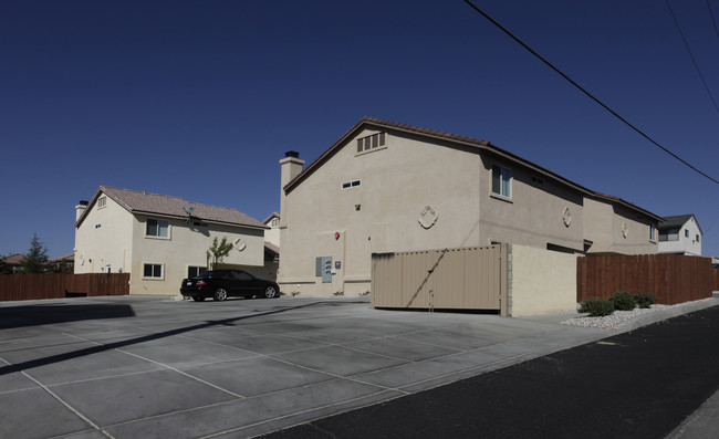 Rocky View Town Homes in Apple Valley, CA - Building Photo - Building Photo