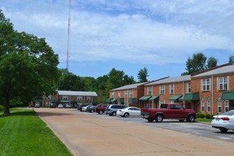 Vescovo Townhomes in St. Louis, MO - Building Photo - Building Photo