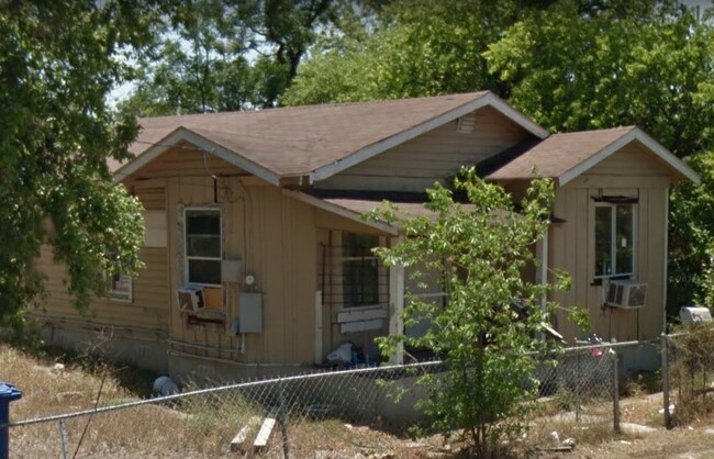 1108 Rivas St in San Antonio, TX - Building Photo - Building Photo