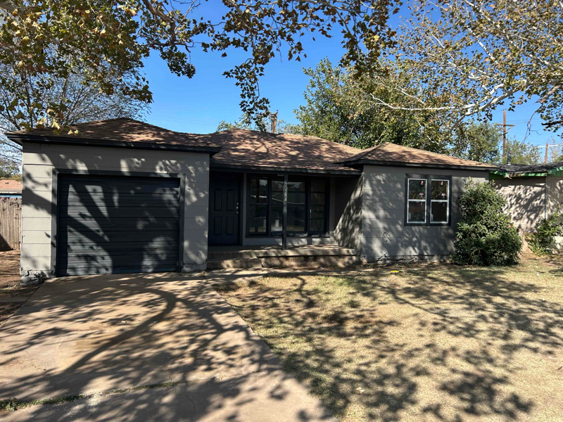 2004 49th St in Lubbock, TX - Building Photo