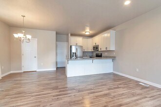 1103 Emerald Pools Ln in Bluffdale, UT - Building Photo - Building Photo