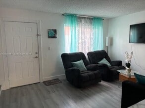 10720 NW 7th St in Miami, FL - Building Photo - Building Photo