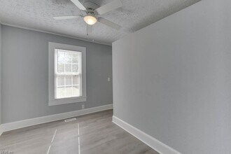 70 Manly St in Portsmouth, VA - Building Photo - Building Photo