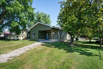 438 W Stansifer Ave in Clarksville, IN - Building Photo - Building Photo