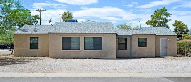 property at 2605 N Palo Verde Ave