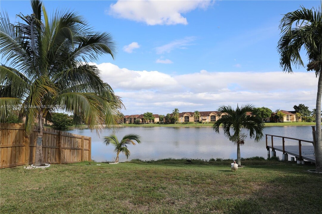 1131 SW 109th Ave in Pembroke Pines, FL - Building Photo