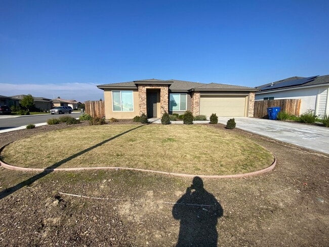 1318 Four Peaks St in Bakersfield, CA - Building Photo - Building Photo