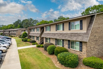 Huckleberry Hill Apartments in Columbus, GA - Building Photo - Building Photo