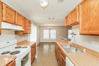 10006 Coast Ridge Dr in Converse, TX - Building Photo - Building Photo