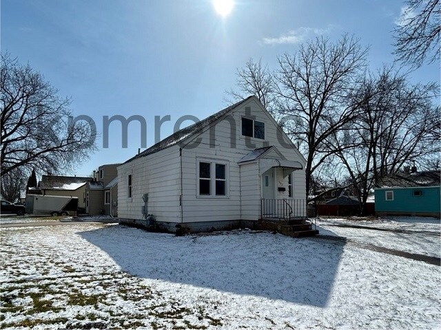 302 19th St NE in Austin, MN - Building Photo