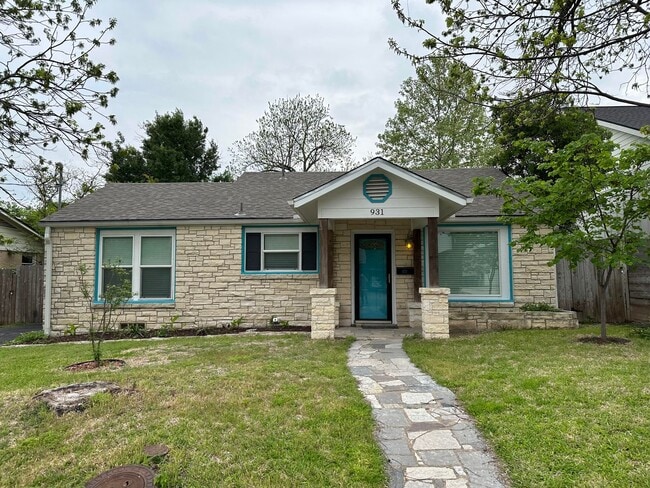 property at 931 E 53rd 1/2 St