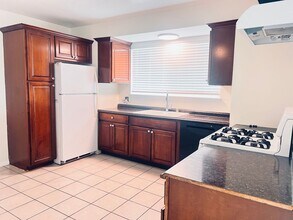 422 S Date St in Escondido, CA - Building Photo - Building Photo