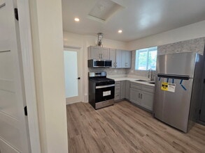 14752 Vincennes St in Panorama City, CA - Building Photo - Building Photo