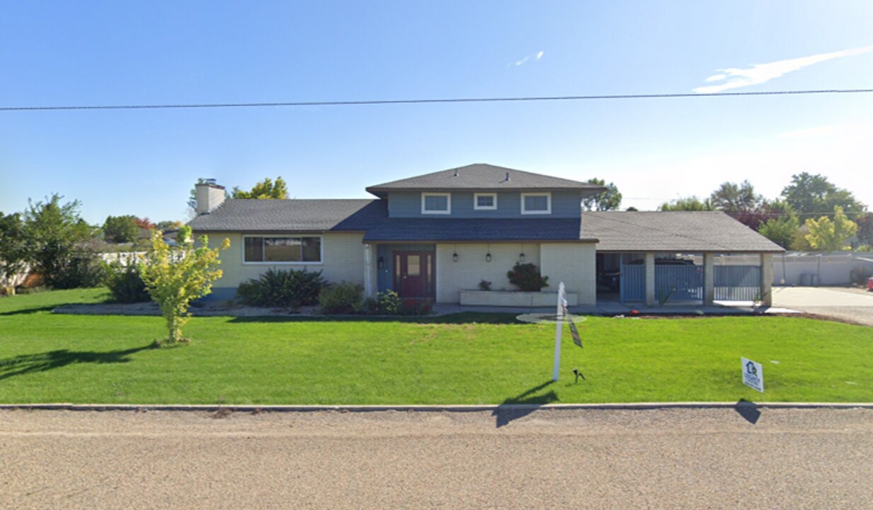 2615 Dorman Ave in Caldwell, ID - Building Photo