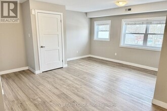 1277 Commissioners Rd W in London, ON - Building Photo - Building Photo