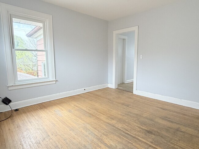 1020-1022 Gladstone Ave in Windsor, ON - Building Photo - Building Photo