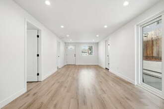 5549 Fulcher Ave in Los Angeles, CA - Building Photo - Building Photo