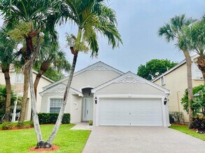 137 Canterbury Pl in Royal Palm Beach, FL - Foto de edificio - Building Photo