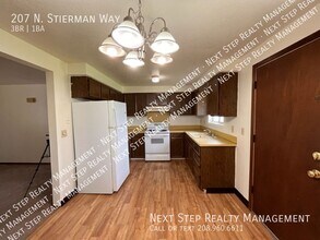 207 N Stierman Way in Eagle, ID - Building Photo - Building Photo