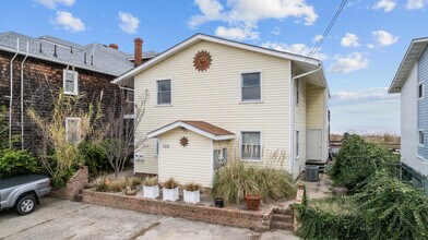 582 W Ocean View Ave, Unit A in Norfolk, VA - Building Photo - Building Photo